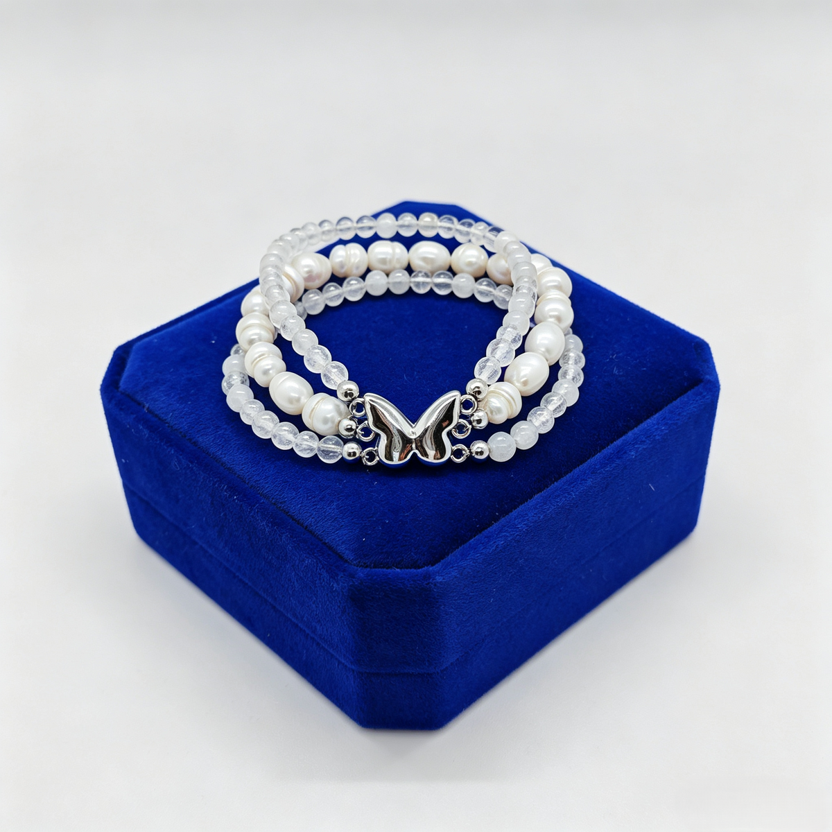 Elegance Freshwater Pearl & Round White Crystal Magnet Bracelet
