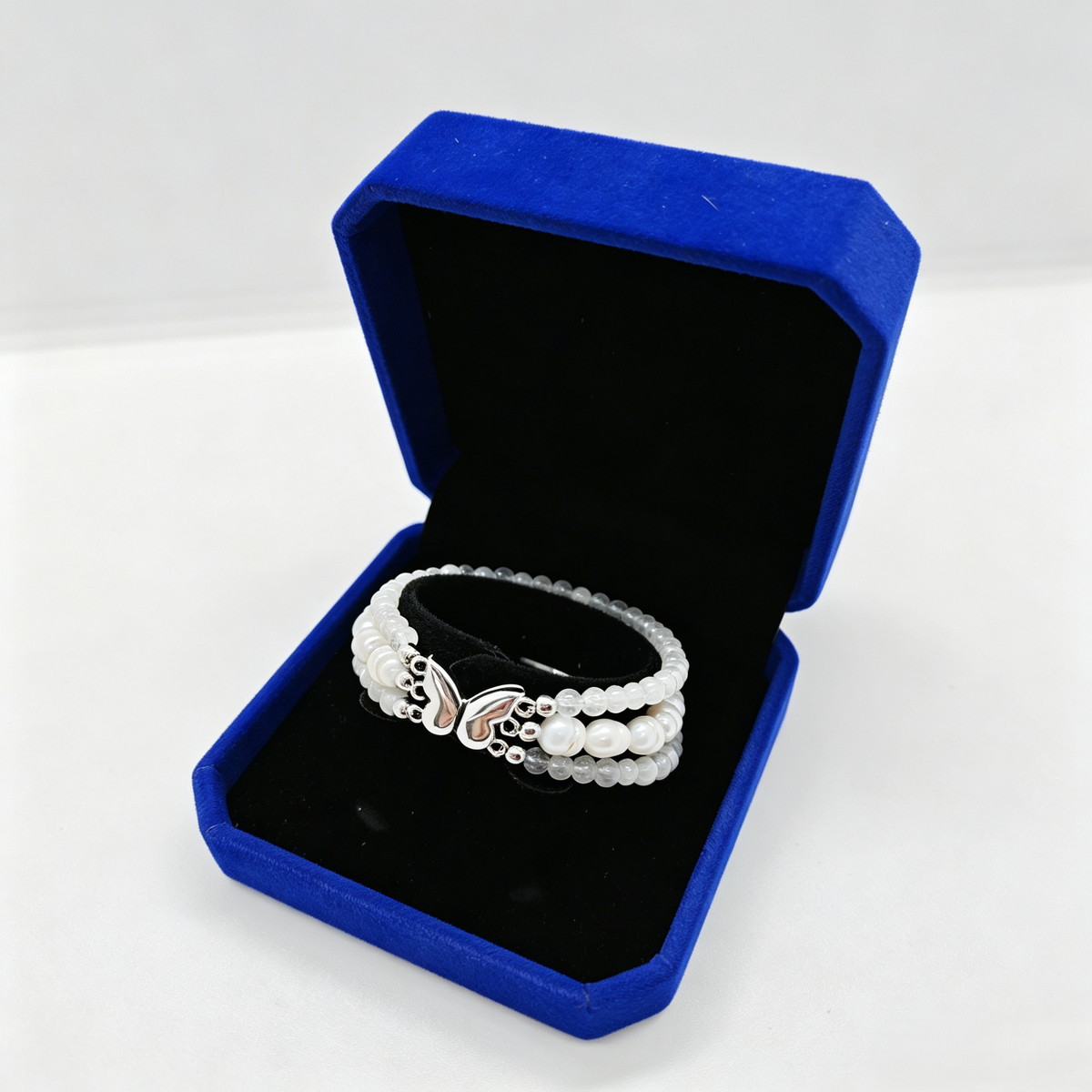 Elegance Freshwater Pearl & Round White Crystal Magnet Bracelet
